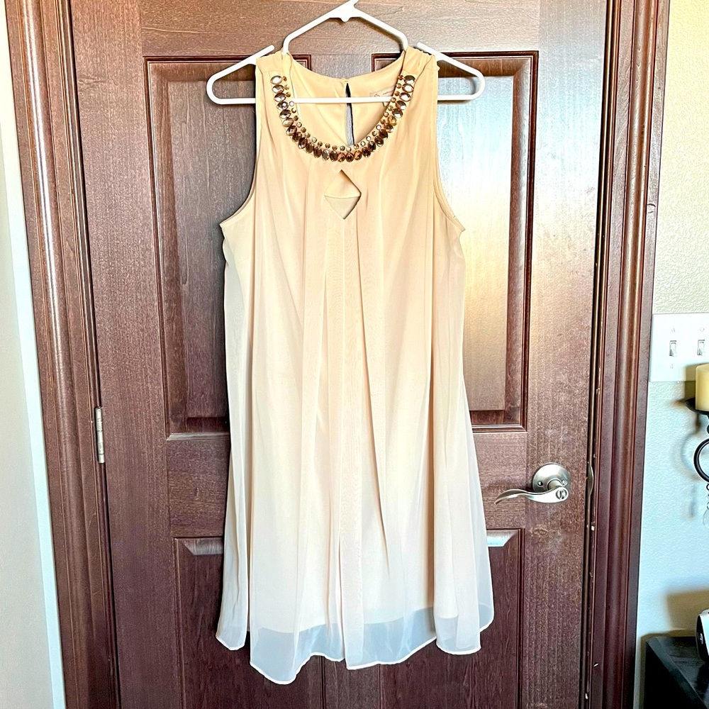DB established 1962 nude colored dress size 16